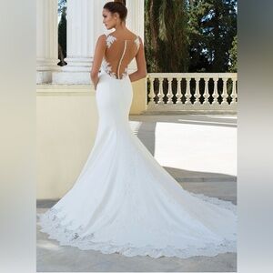 Justin Alexander wedding dress, never worn.
